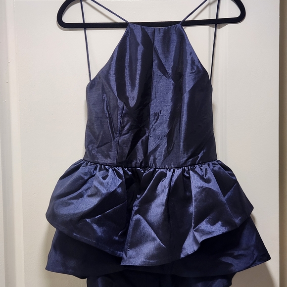 Lulu’s Navy Ruffle Peplum Party Top – Size M. Peplum,party, Glam. Shimmer. - Picture 5 of 6